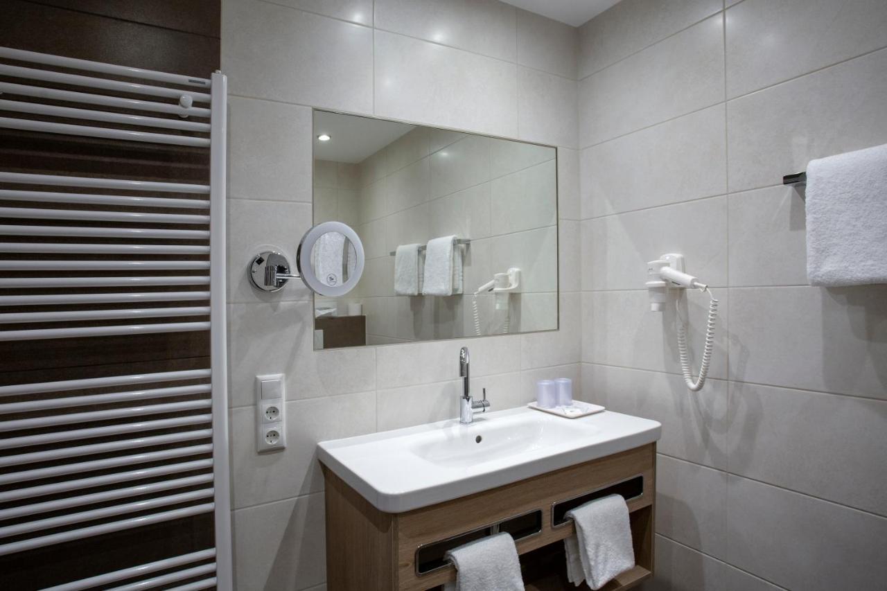 Haus Hubertus Hotell Winterspelt Eksteriør bilde