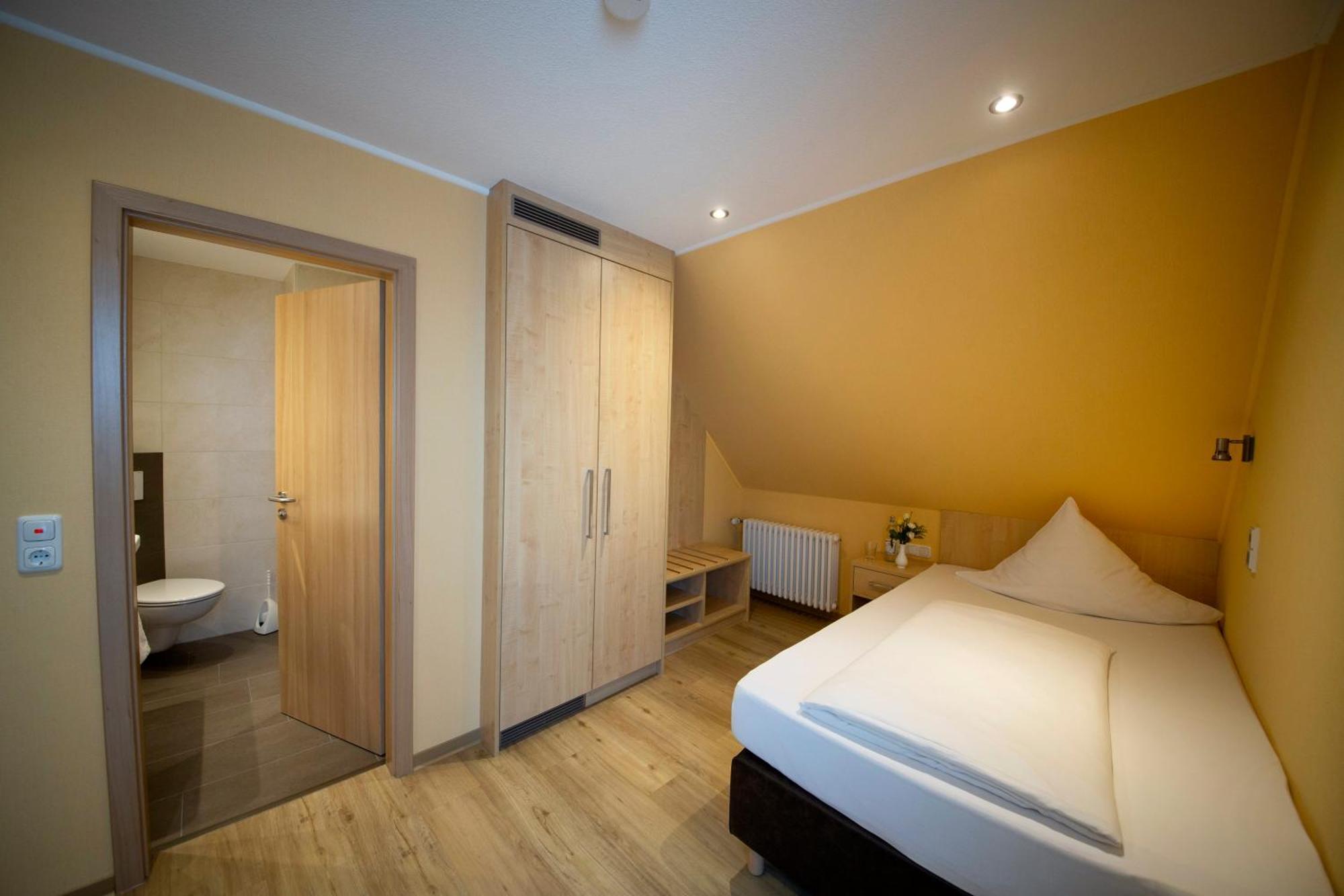 Haus Hubertus Hotell Winterspelt Eksteriør bilde