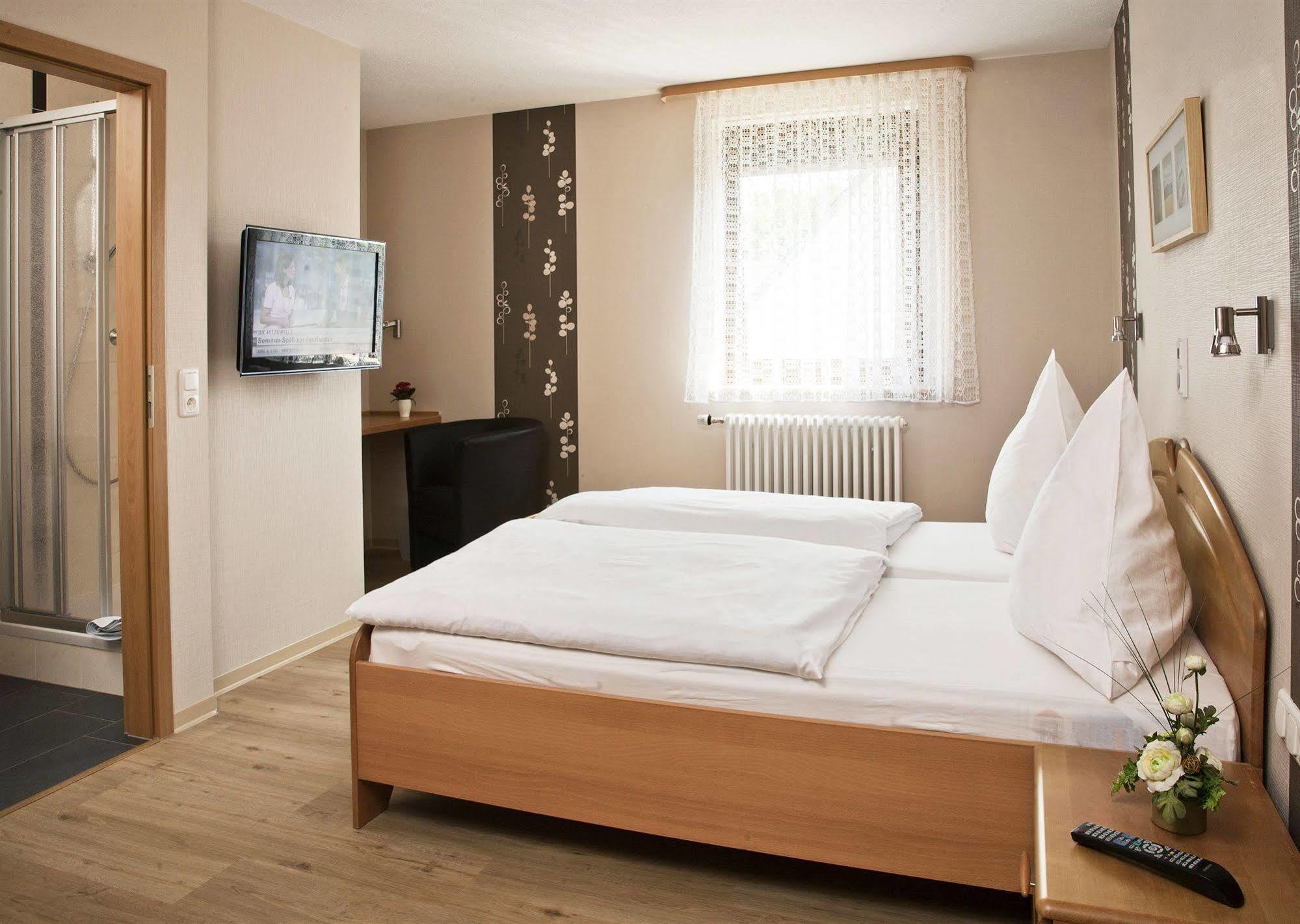 Haus Hubertus Hotell Winterspelt Eksteriør bilde